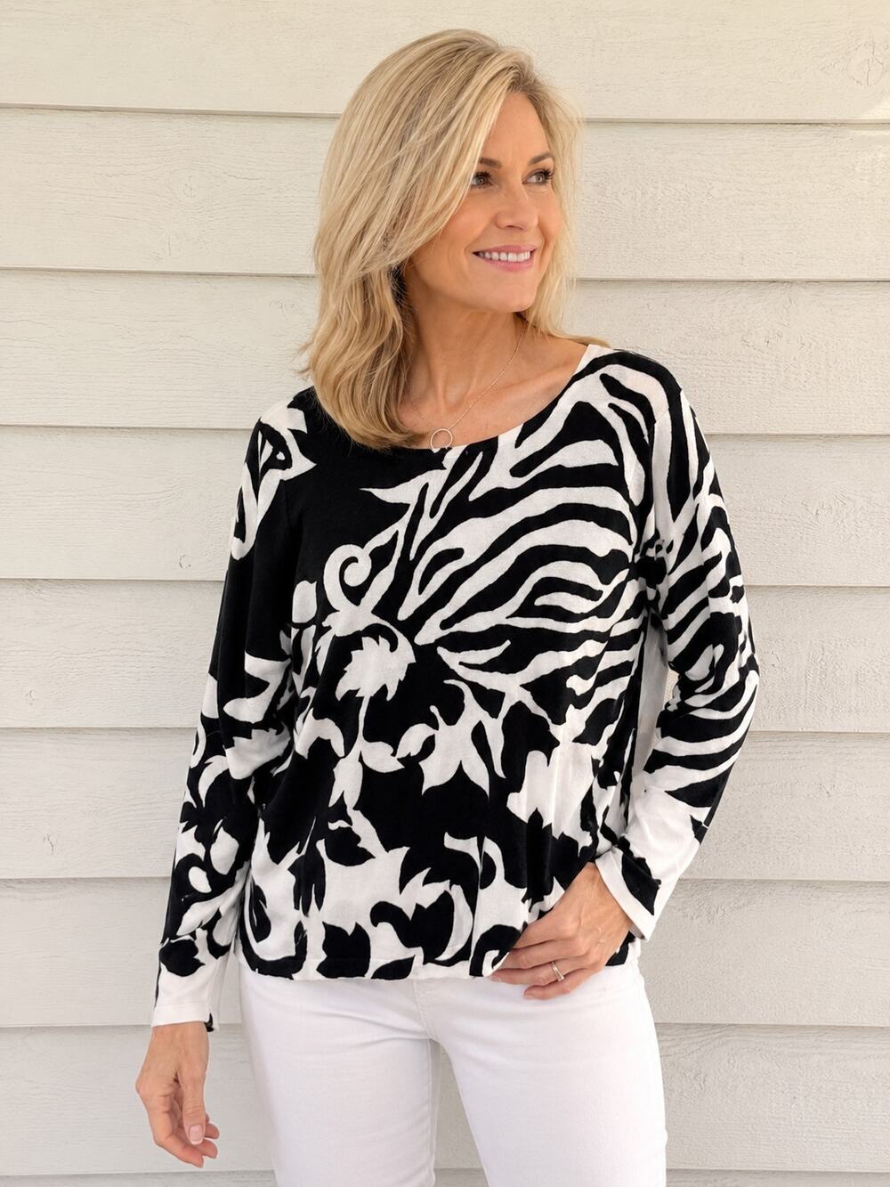 Chico's Black White Floral Sweater Size 2 (Women's L) Lightweight Knit Top